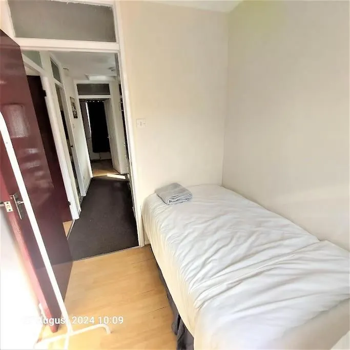 3 Bedroom House In Beckton London United Kingdom