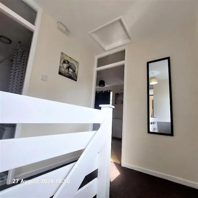 3 Bedroom House In Beckton London