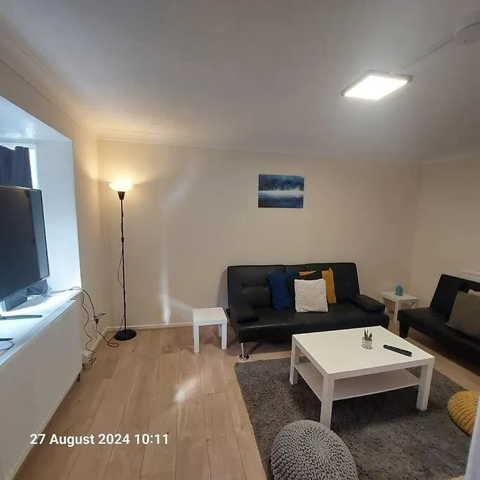 3 Bedroom House In Beckton London 0*,